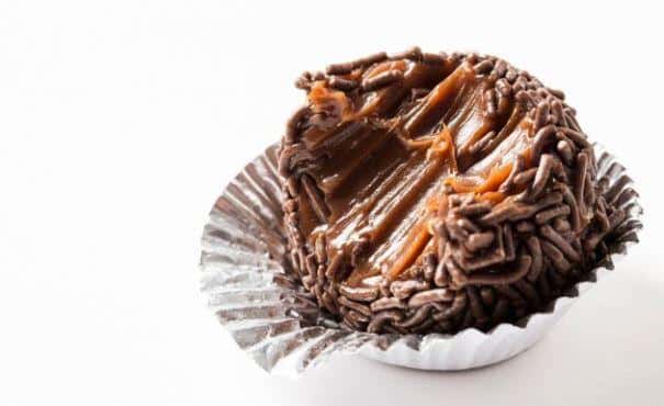 Prepare brigadeiros em casa. (Foto: Divulgação)