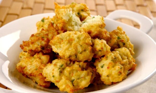 O bolinho de arroz é uma delícia e bem simples de preparar. (Foto: Divulgação)