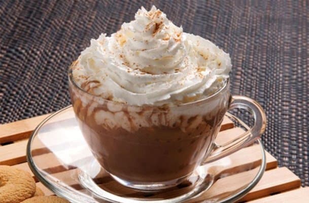Chocolate quente cremoso - sabor divino com um toque de canela