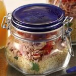 Salada de cuscuz de atum no pote