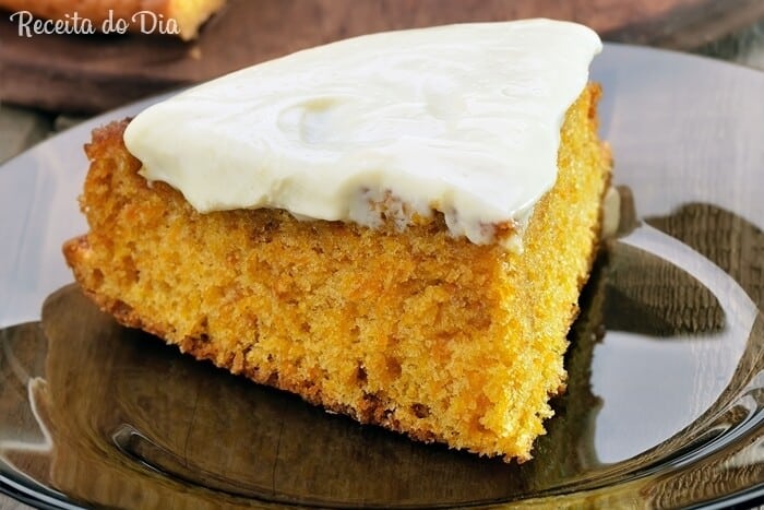 Bolo de cenoura e coco de liquidificador