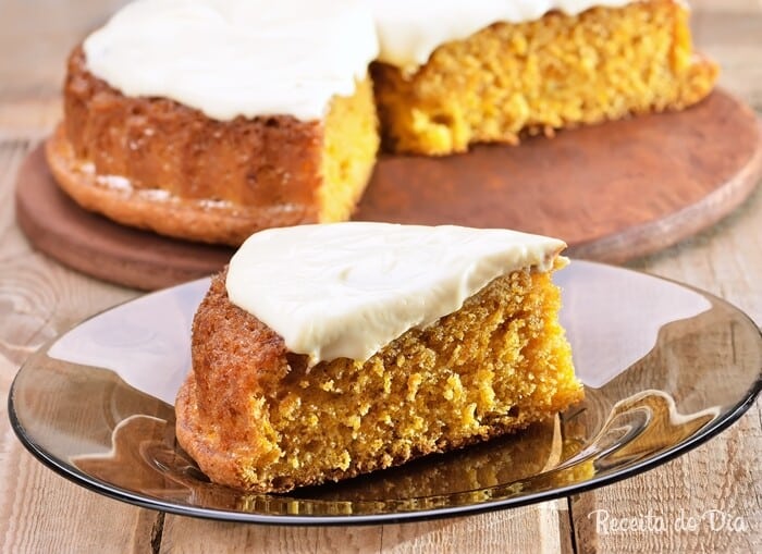 Bolo de cenoura e coco de liquidificador