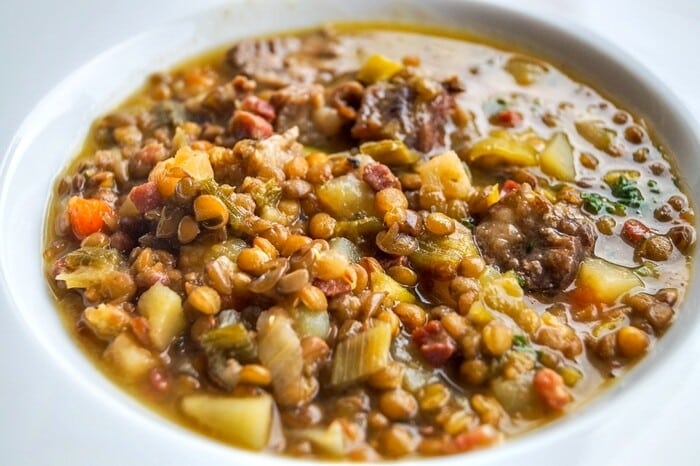 Receita de Lentilhas com costela defumada e linguiça - Receita tradicional