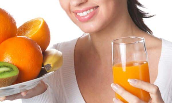 Comece a tomar o suco pelo menos 15 dias antes de se bronzear. (Foto: Divulgação)