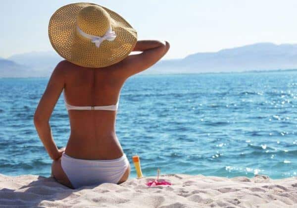 Conquiste a cor do verão com a ajuda de um suco bronzeador. (Foto: Divulgação)