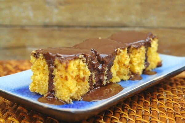 O bolo de cenoura pode sim ser sem glúten e lactose. (Foto: Divulgação)