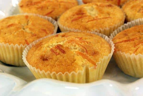 Chegou a hora de preparar deliciosas queijadinhas de cenoura. (Foto: Divulgação)