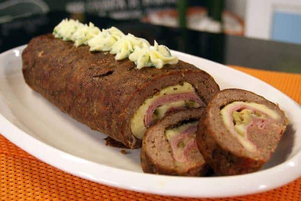 O rocambole de carne moída é uma ótima pedida para o almoço. (Foto: Divulgação)