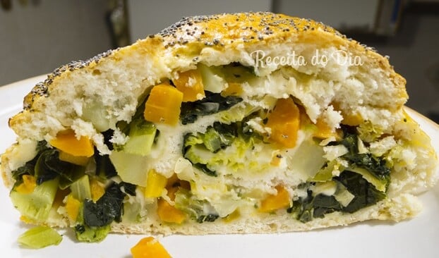 Pão recheado com legumes