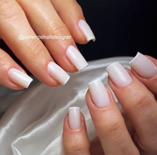 Unhas francesinhas