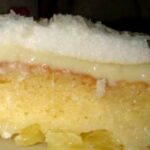 Bolo de Abacaxi com creme de leite condensado